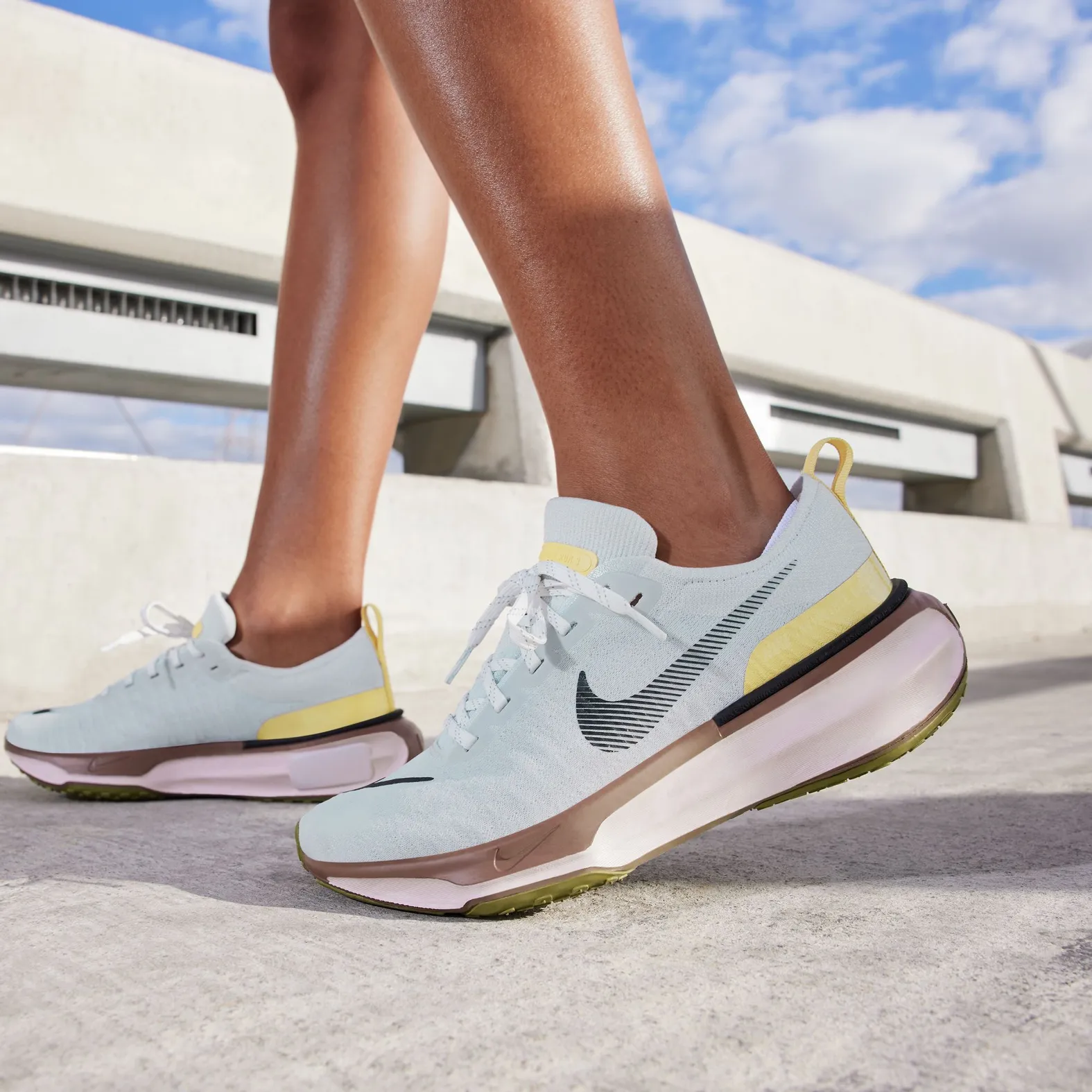 ◆正規品◆NIKE INVINCIBLE 3 PHOTON DUST(W)◆関税込◆大人気◆ Nike ZoomX Invincible 3 Photon Dust Royal Pink W - DR2660